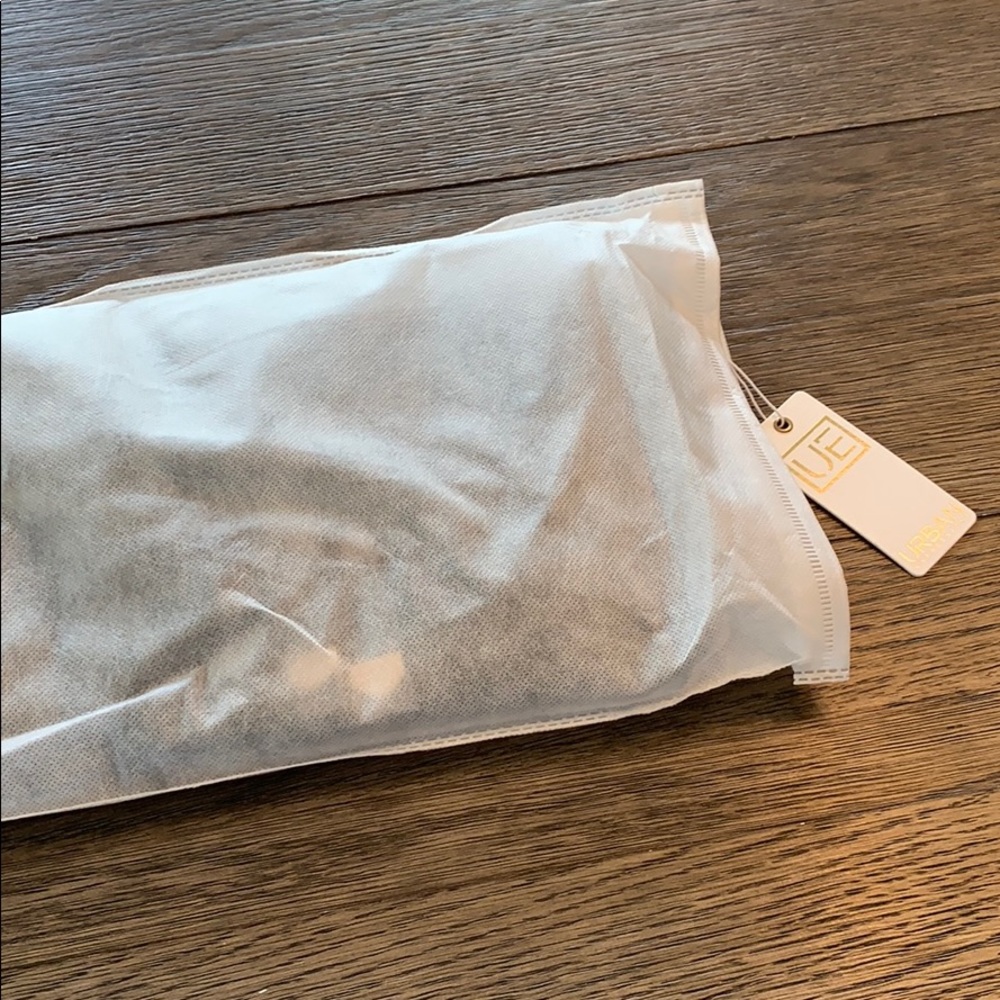 STELLA CROSSBODY ENVELOPE ZIP CLUTCH